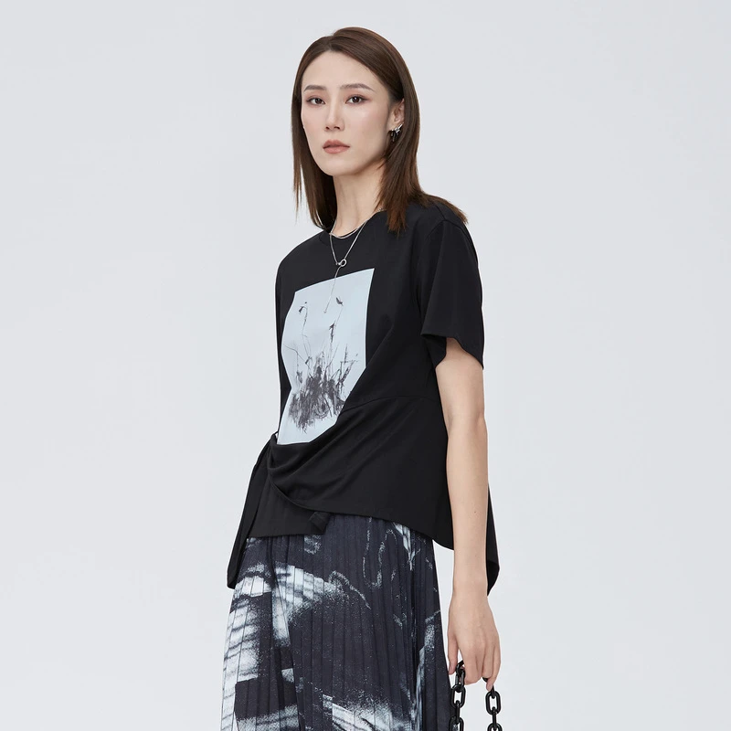 S·DEER女夏季时尚休闲圆领撞色胶印系带不规则短袖T恤S22260131