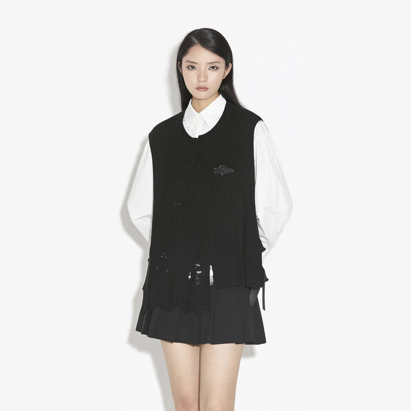 S·DEER圣迪奥1女装休闲罗纹圆领做旧破洞飘带无袖针织衫S21383502