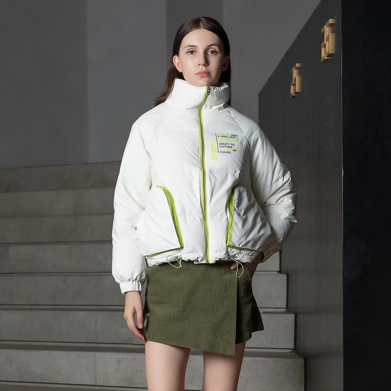 sdeer圣迪奥女装时尚高领字母胶印松紧拼接短款羽绒服S21462499