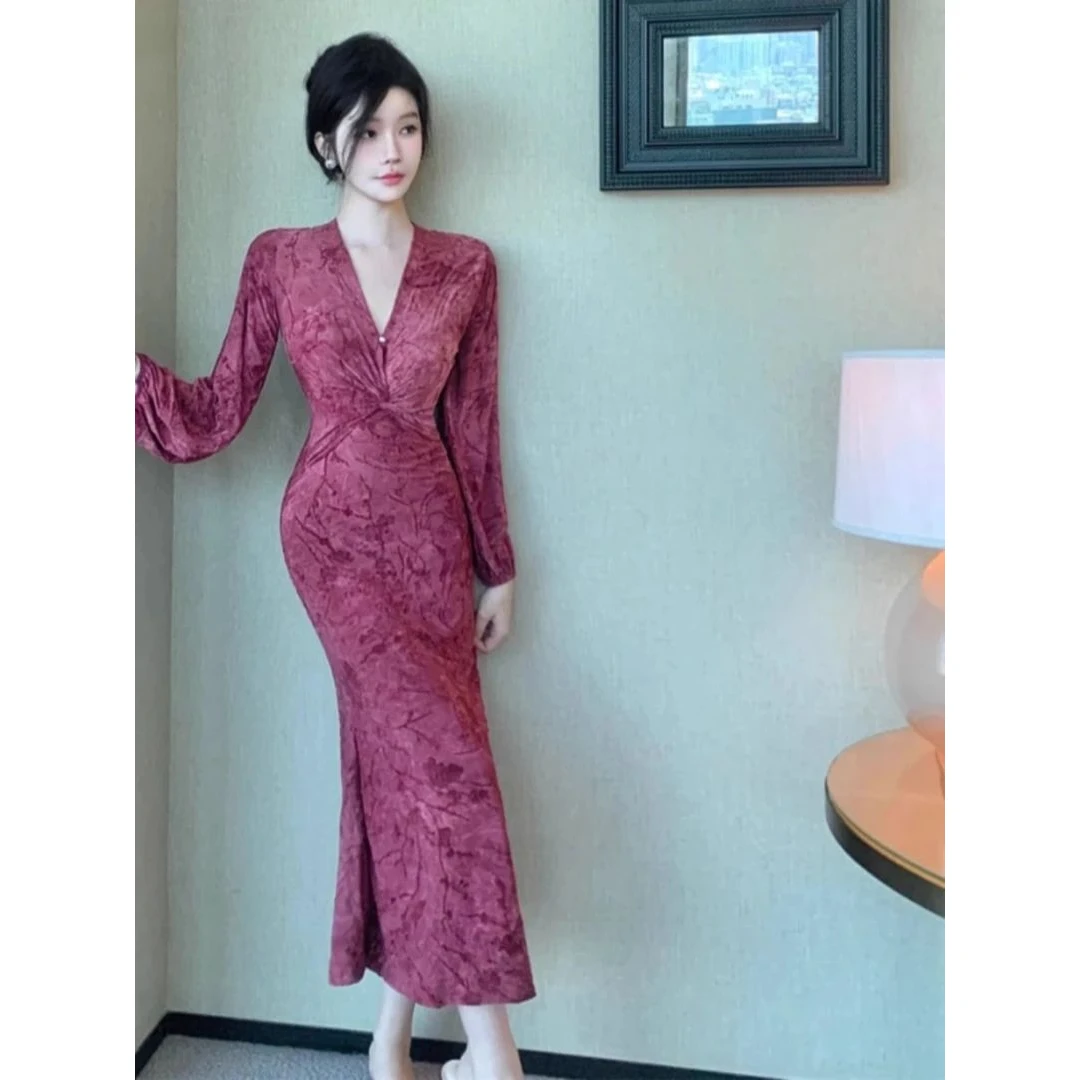 法式复古V领扭结长袖连衣裙女秋季新款设计感修身显瘦长裙 8198