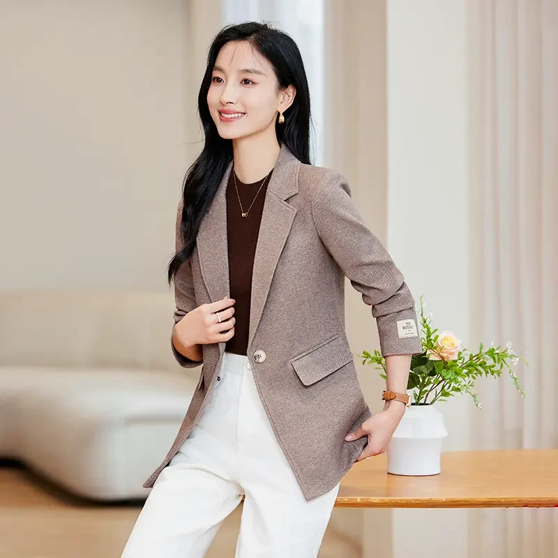 秋冬上新高级感时尚短小西装外套女2024秋季女神范小众韩版洋气小