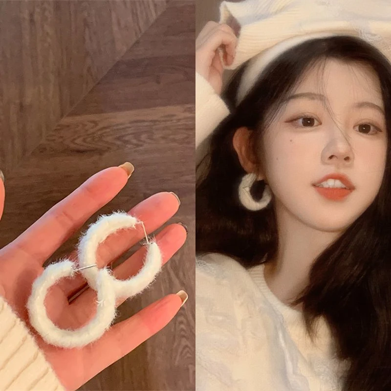 合金耳饰 新款潮小众设计感秋冬毛绒耳圈耳饰女高级感气质耳钉