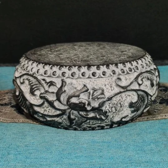 山西青石石雕陶瓷桌面造景摆件工艺品(大号缠枝莲石鼓浮雕雕刻)