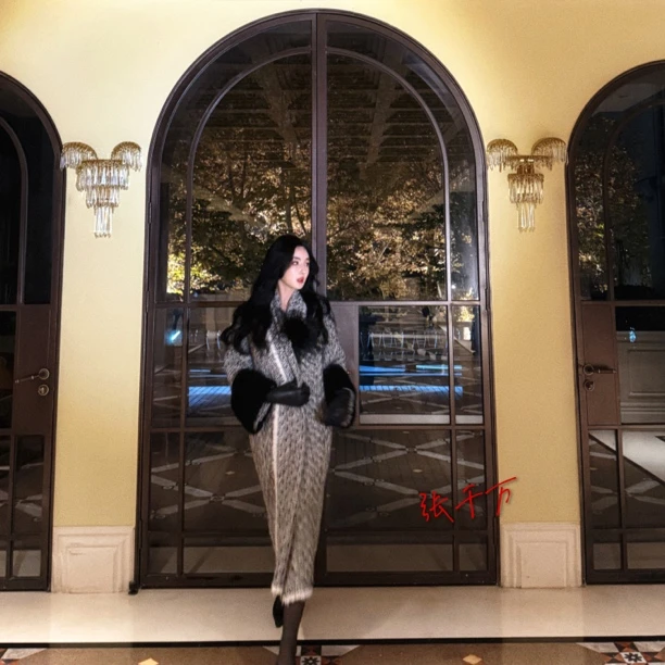 张千万 x 周琦默 巴黎往事 羊毛拼接兔毛袖口长大衣