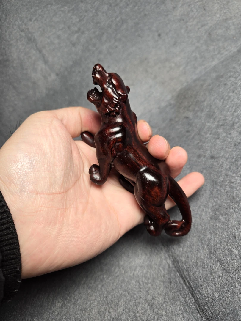 大老虎精品木雕摆件