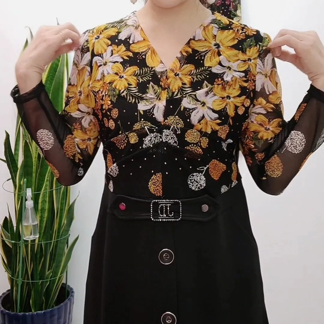 抖音爆版显瘦减龄碎花修身休闲时尚连衣裙女士气质长袖长款收腰