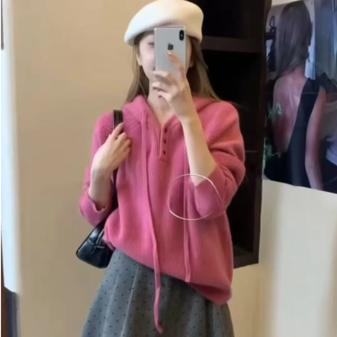 三粒扣时尚连帽套头针织衫2024秋冬新款百搭宽松毛衣上衣女加厚