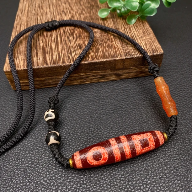 钙化红肉天地玛瑙珠珠项链手工编绳男女款吊坠配珠随机