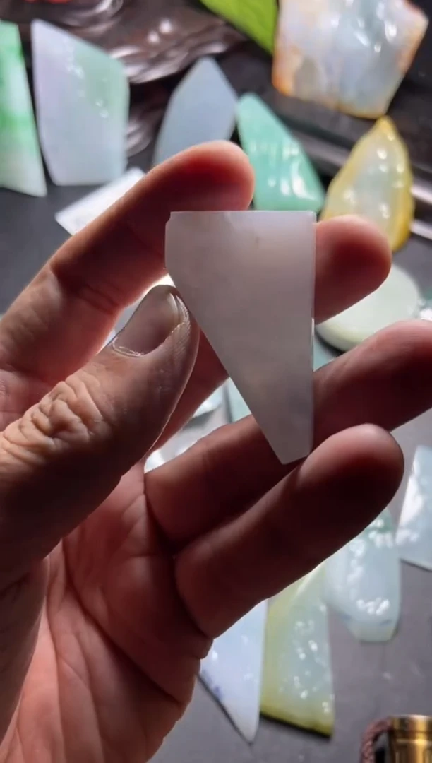 【闪购商品】翡翠颈饰未镶嵌37片料