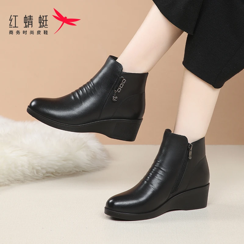 红蜻蜓时尚百搭妈妈短靴2025新款头层牛皮加绒保暖真皮粗跟时装靴