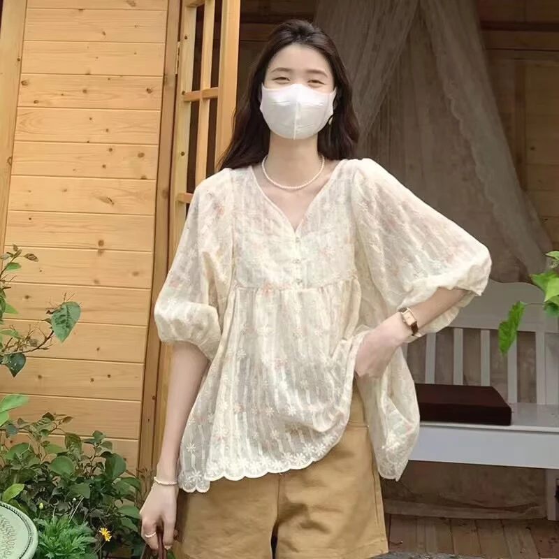 法式甜美v领碎花别致衬衫女2024夏季新款洋气宽松泡泡袖上衣