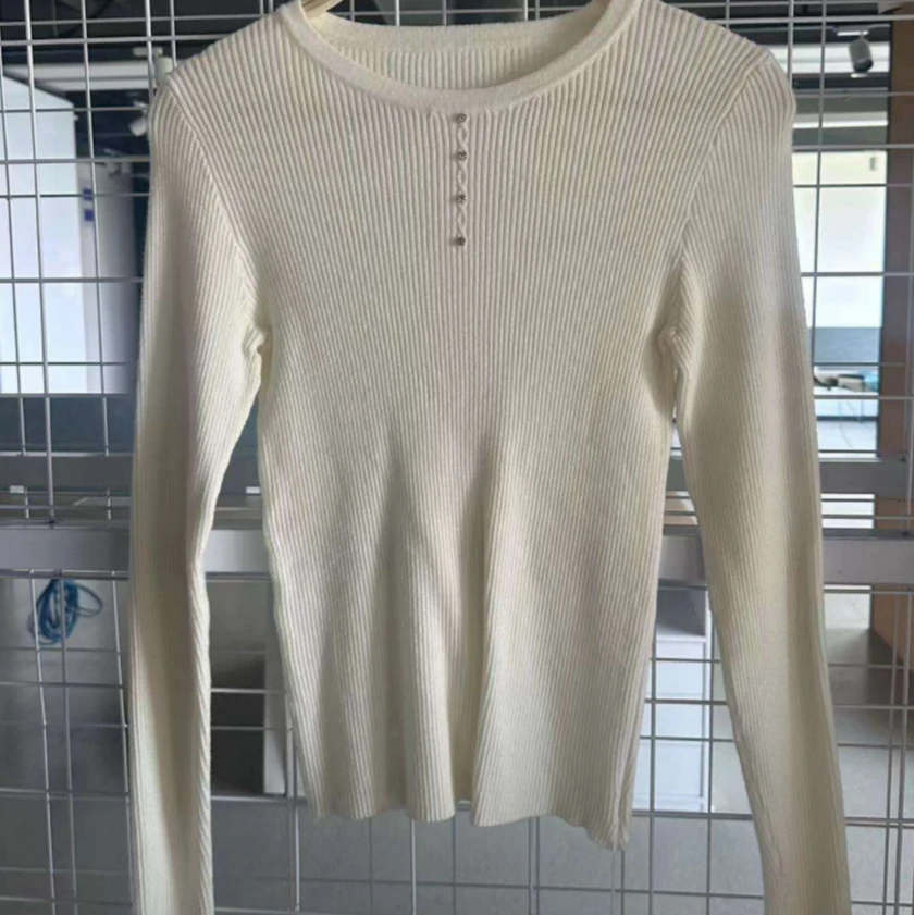 快鱼14M5053女24年冬季新款圆领修身毛衫，百搭套毛衣长袖白色针织