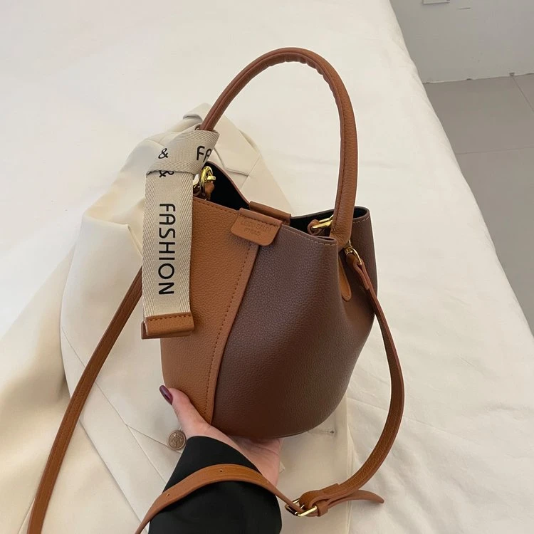 洋气网红小众百搭大容量水桶包拼接单肩斜挎包2025年夏季女包爆款