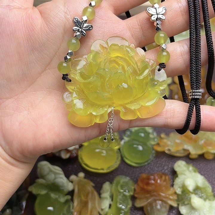 蛇纹石玉颈饰未镶嵌