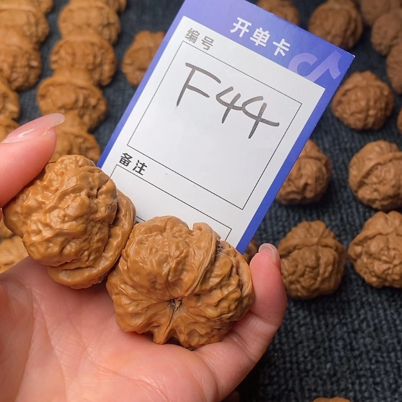 【闪购商品】桃核吊坠一****O