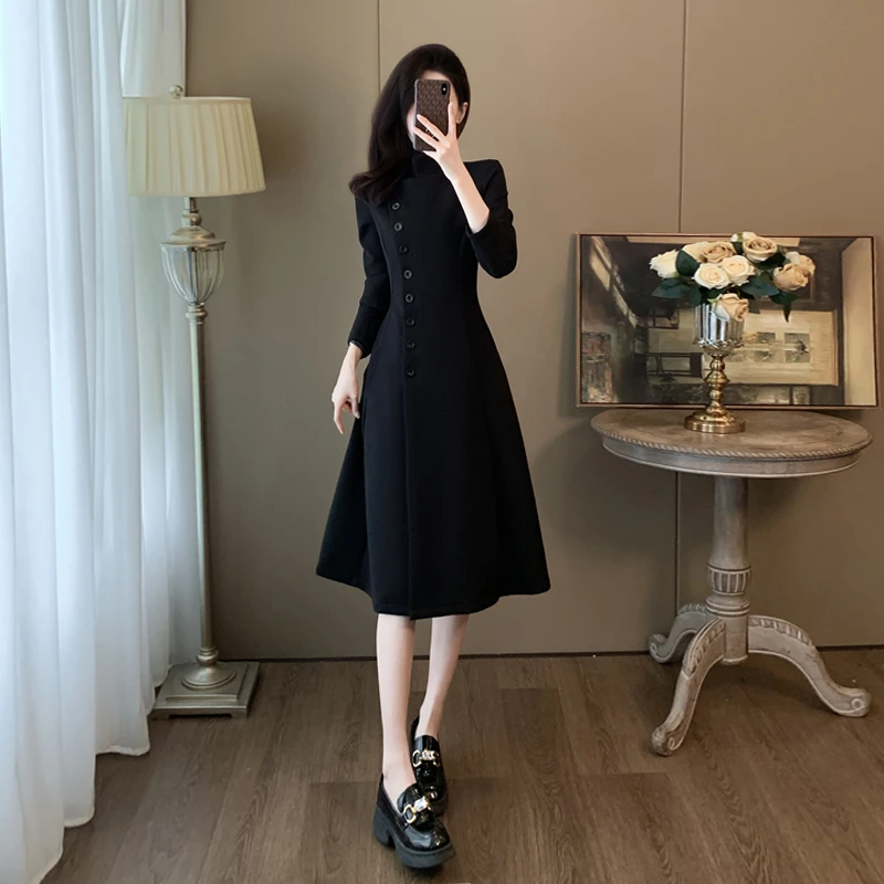 黑色法式女装连衣裙2024秋冬新款收腰显瘦高级感针织打底配大衣裙