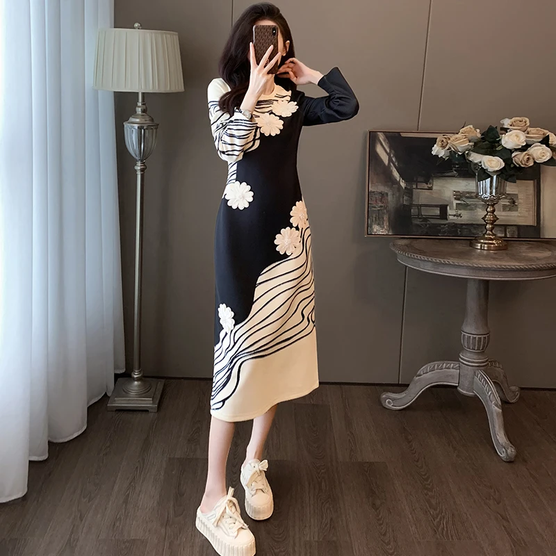 新中式轻国风连衣裙女秋2024新款收腰显瘦独特拼接名媛气质小黑裙
