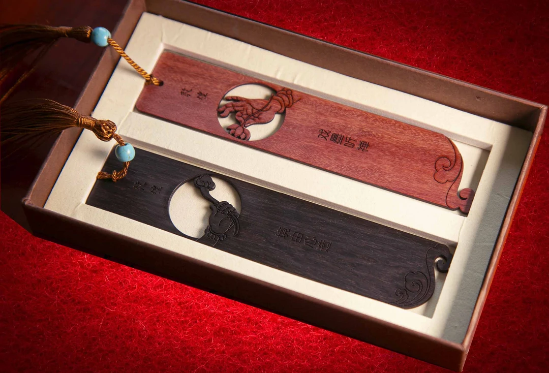 木质书签用紫光檀激光雕刻