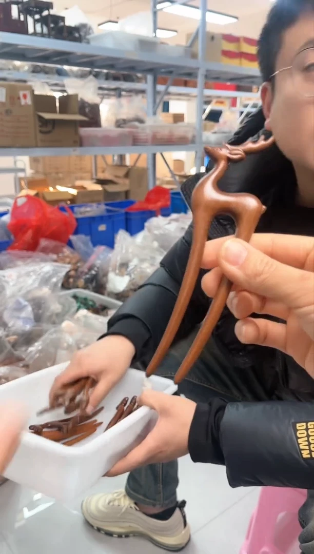 【闪购商品】木头金丝绿檀一鹿有你发簪