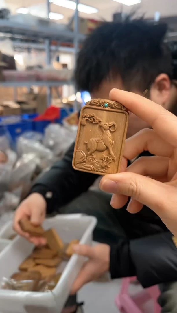 【闪购商品】木头绿檀羊牌