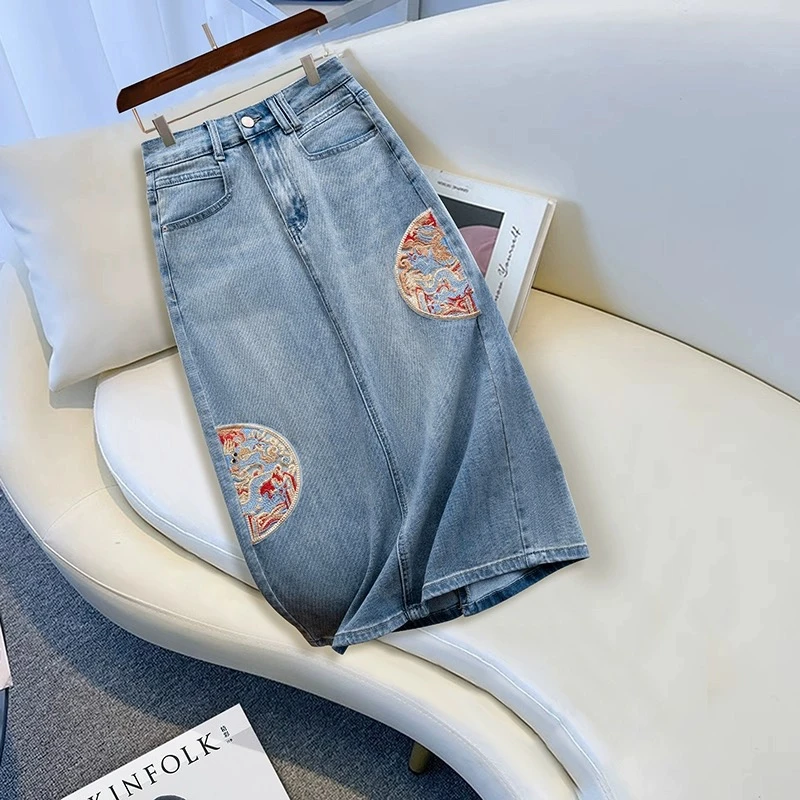 新中式国风刺绣半身牛仔裙女春秋款2024新款显瘦包臀裙
