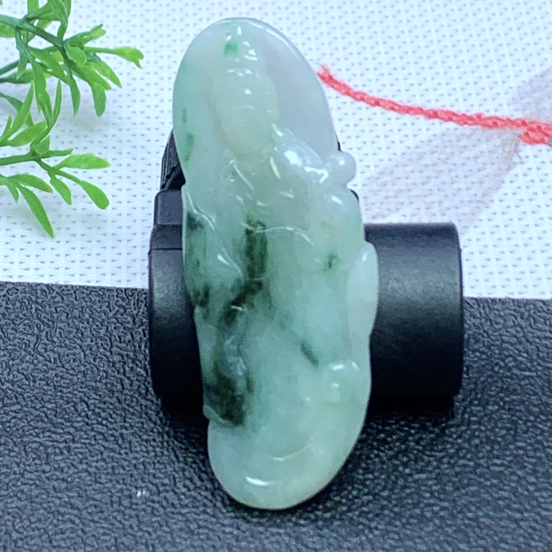 缅甸天然A货翡翠 飘彩随形观音吊坠