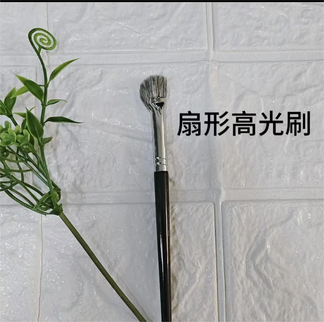 任姐手工-高光刷动物毛材质，刷毛柔软抓粉力强