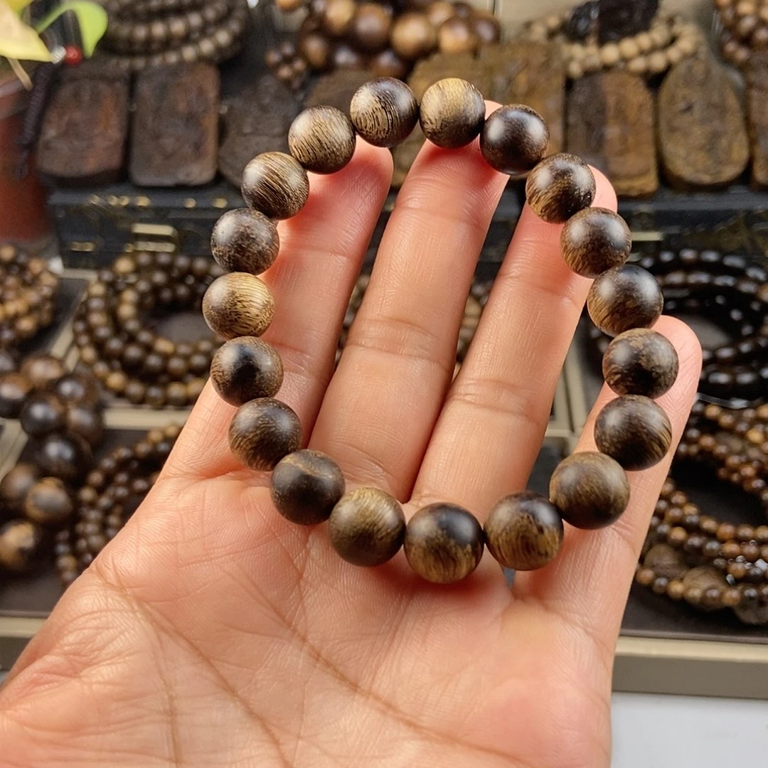 沉香手串挺越南芽庄白棋玉化留疤