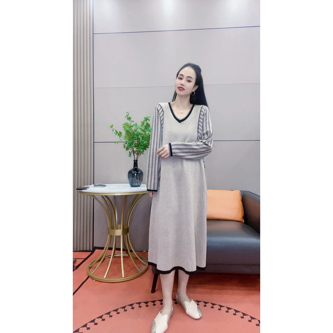 3500 针织连衣裙女2024秋冬V领打底配大衣过膝中长款内搭毛衣裙