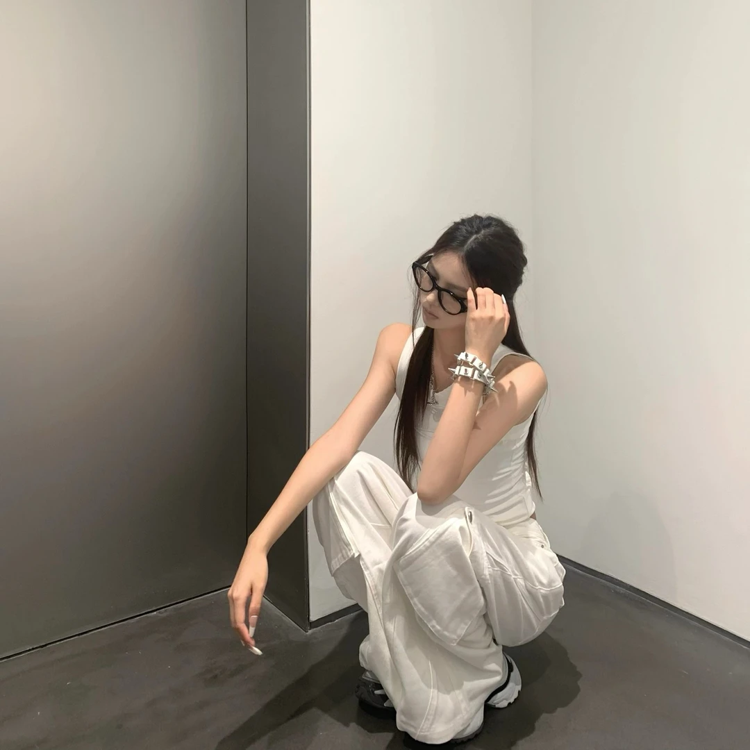 辣妹性感工字吊带背心女夏季新款小众设计感纯欲别致无袖短款上衣
