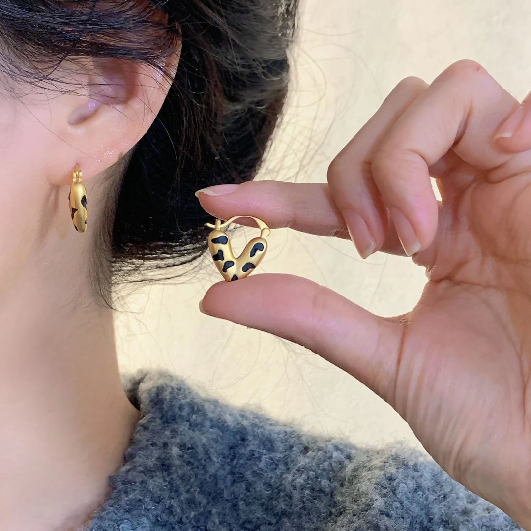 黄铜耳饰 秋冬复古法式豹纹爱心耳扣气质高级感ins百搭设计感耳饰