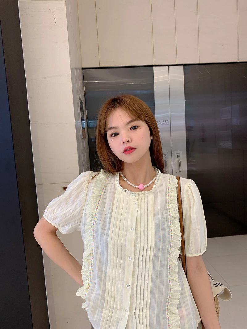 xxxwxz王希之  复古温柔风宽松花边拼接刺绣短袖衬衫#9415