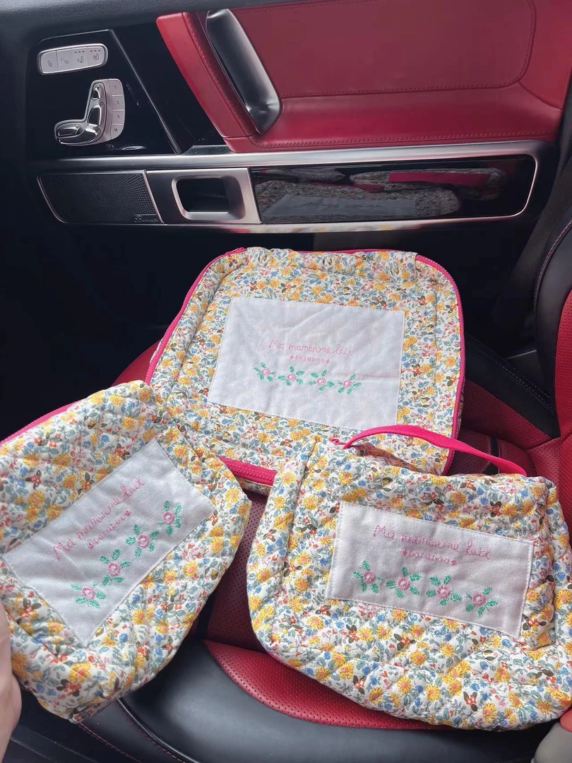 xxxwxz王希之  荧光字母设计彩色碎花小众旅行手拿包/化妆包#a922