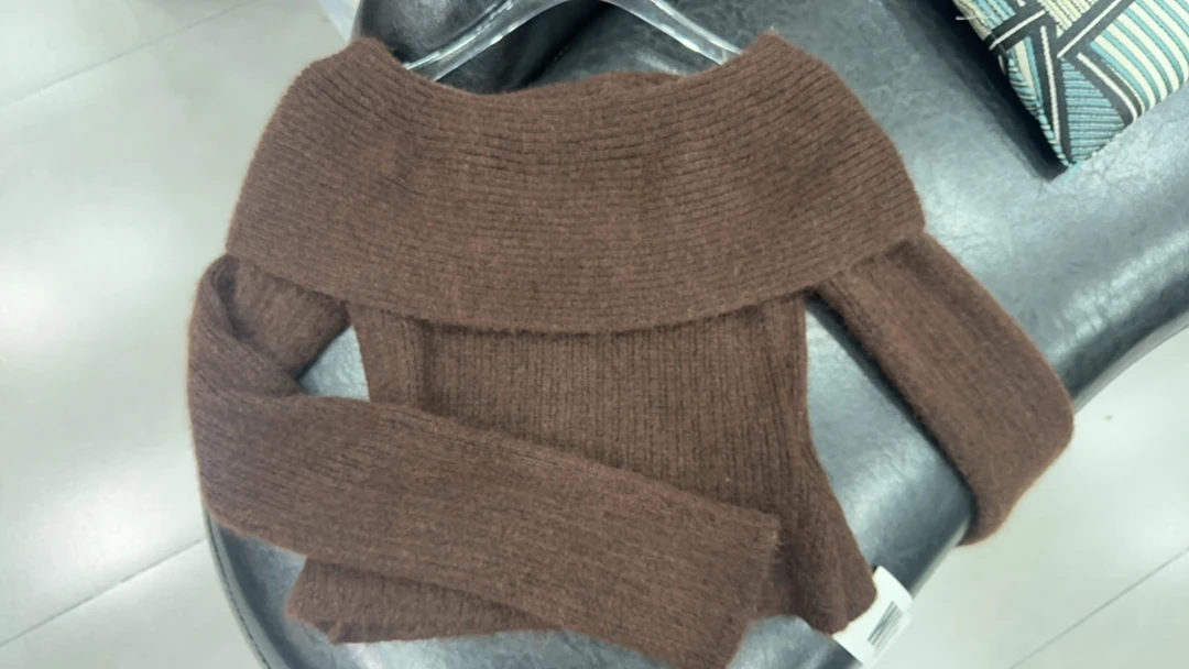 一字肩露肩毛衣女长袖针织衫时尚内搭上衣春秋新款