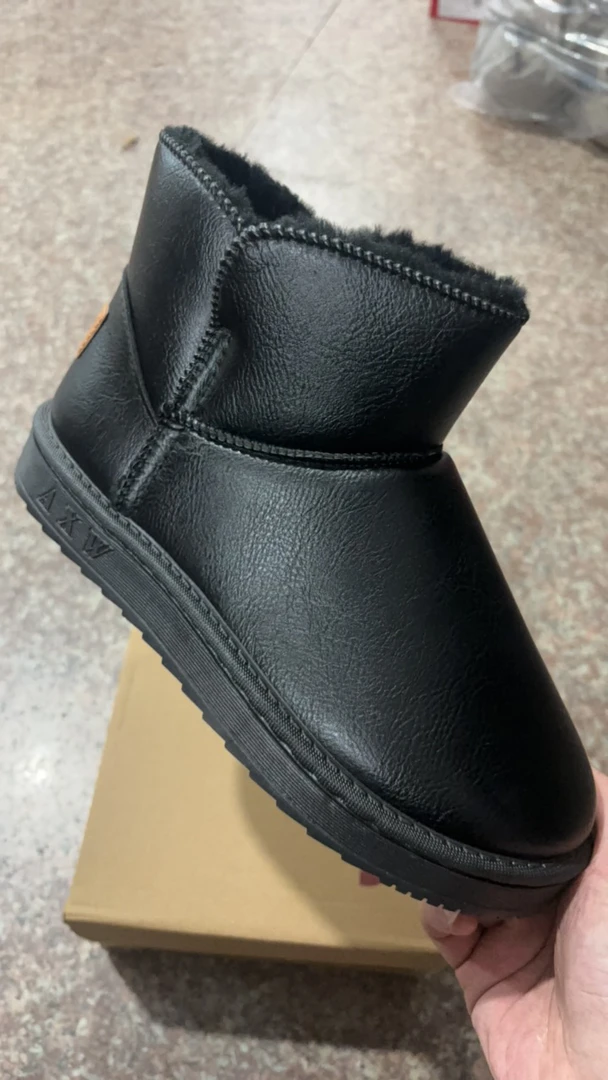 君君男士加绒皮面雪地靴