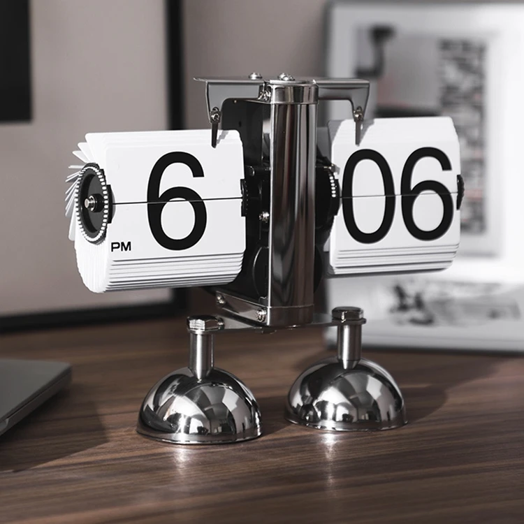 双脚自动翻页时钟机械钟表创意摆件客厅轻奢时尚简约欧式复古工艺