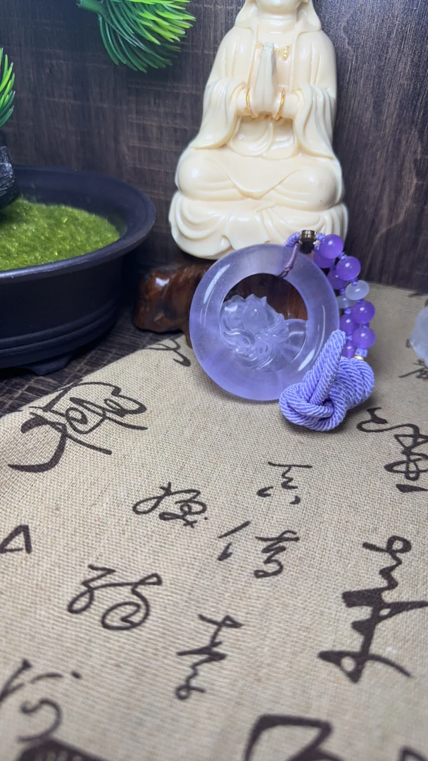 非金属珐琅吊坠 天山冰翠石英玉 双面镂空雕紫罗兰莲花，步步生莲