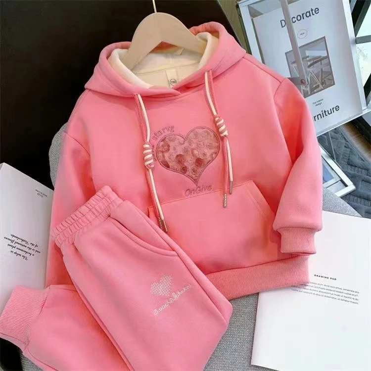 儿童秋冬季套装2022新款加厚洋气女孩时尚加绒爱心女童卫衣两件套