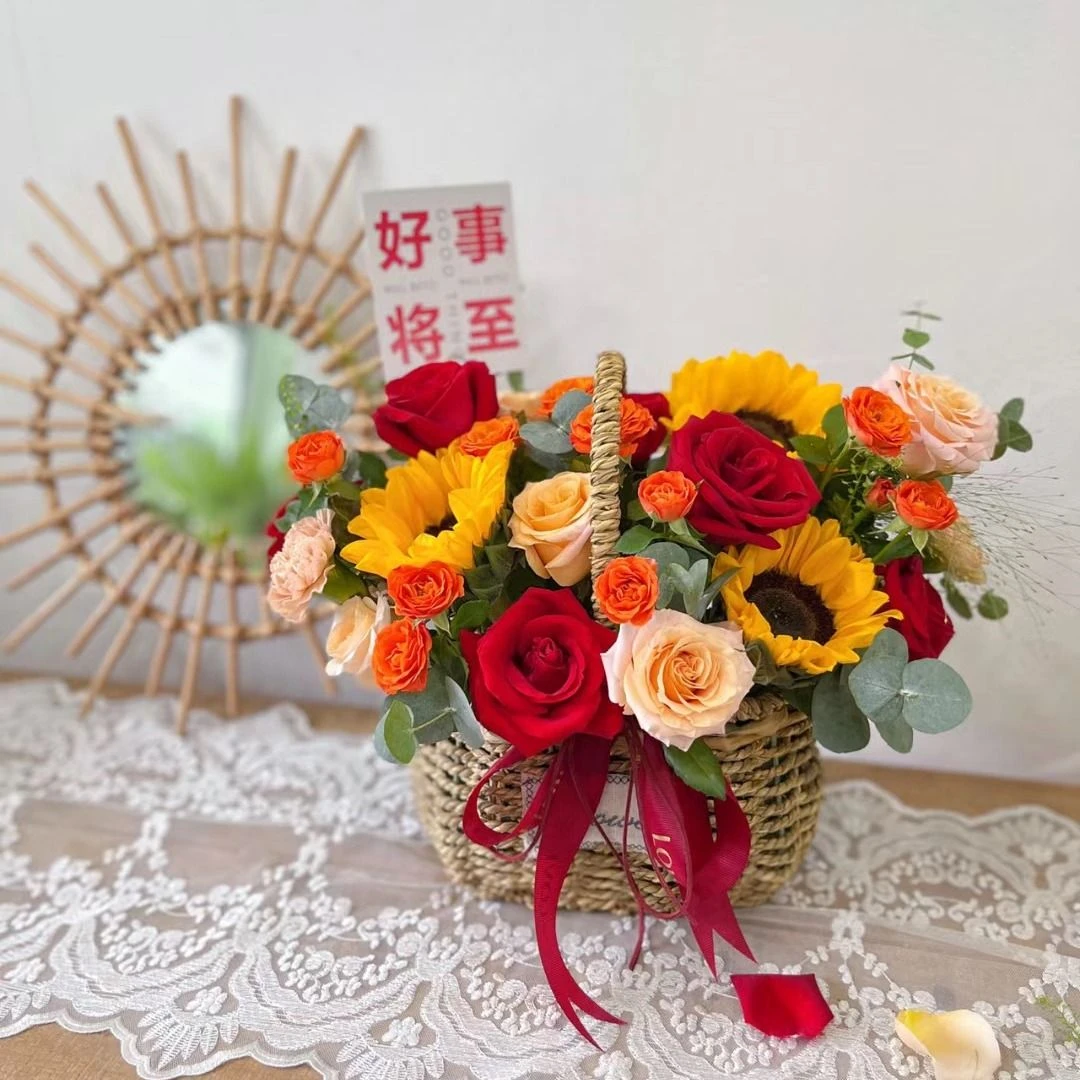 【无可替代】3朵向日葵混搭香槟5枝红玫瑰手提篮乔迁之喜送父母送病人 花店鲜花配送花店送花上门·小时达