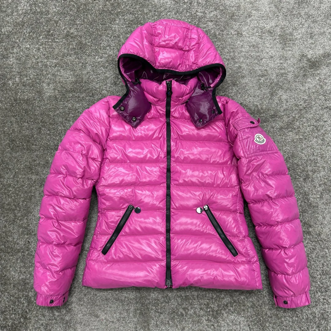 Moncler蒙口 玫红色亮面羽绒服外套 2码98新 10408630