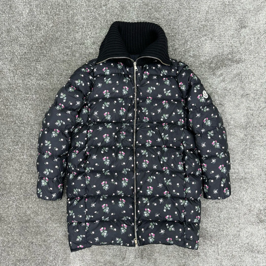 Moncler蒙口 满花朵羽绒服外套 3码99新 10194101