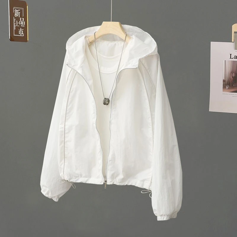 白色防晒衣短外套女夏季新款连帽防风短款冲锋衣小个子爆款夹克潮