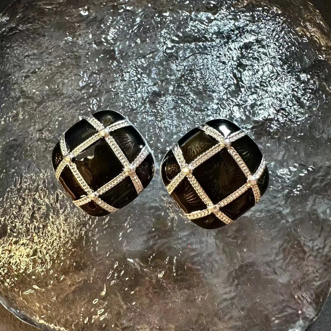 铜合金耳饰 买三送一  气质轻奢时尚百搭复古编织经典耳钉