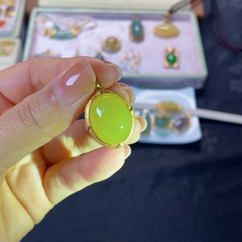 【闪购商品】和田玉吊坠18K金镶嵌猫*哆