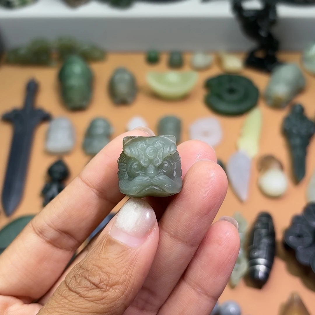 和田玉颈饰未镶嵌定制