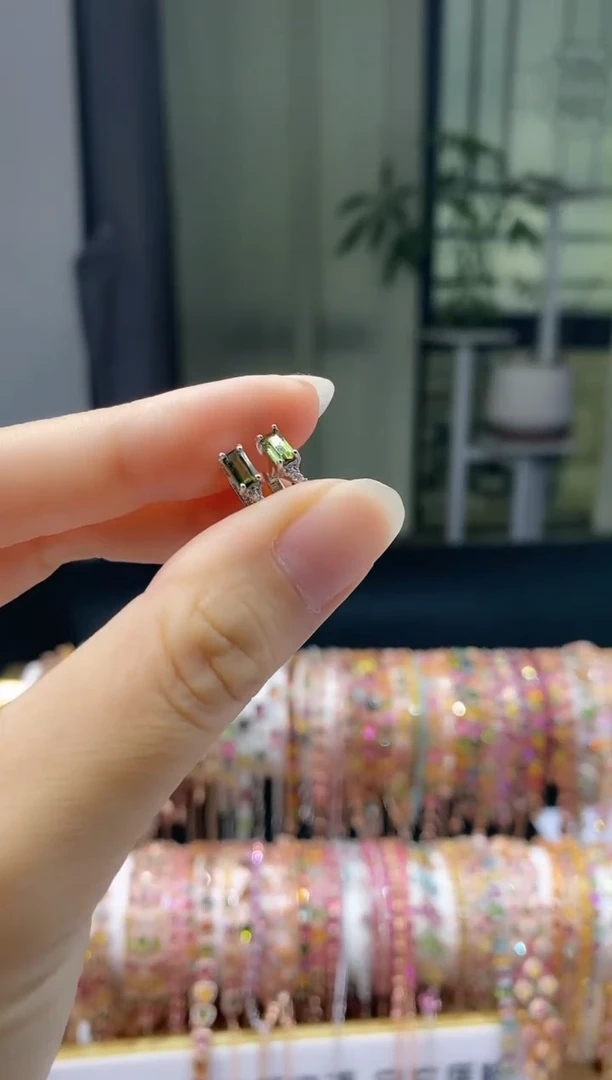 【闪购商品】碧玺耳扣银S925镶嵌54354345354354