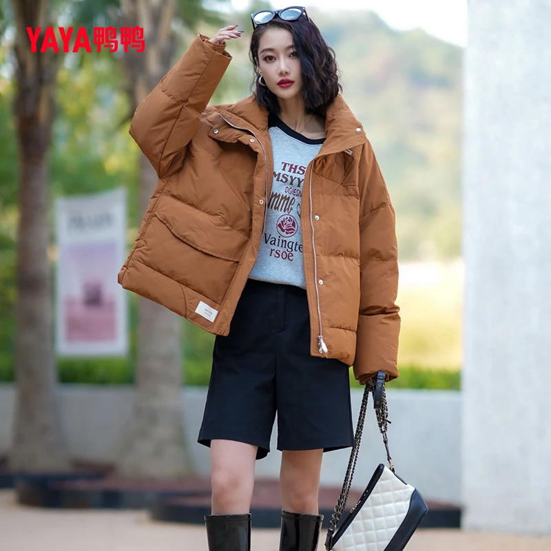 YAYA/鸭鸭冬季新款立领短款百搭休闲通勤女士羽绒服鹅绒服加厚