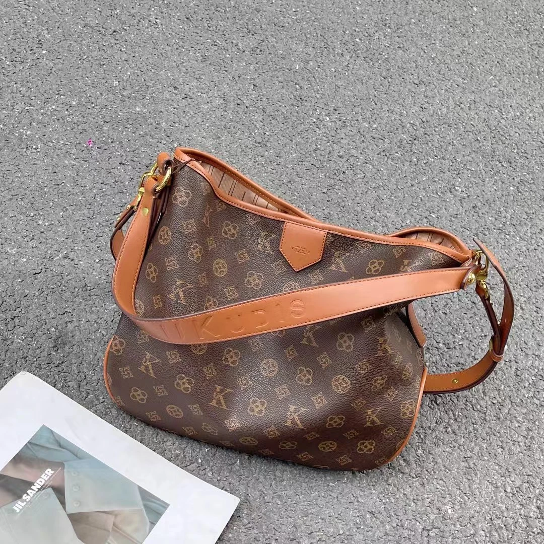 1时尚百搭女士腋下经典奢侈印花肩包轻奢女包咖啡棕色UK96123