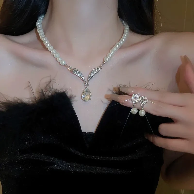 铜合金仿珍珠项链 轻奢小众圆珠满钻水滴项链耳钉两件套（X2-5）