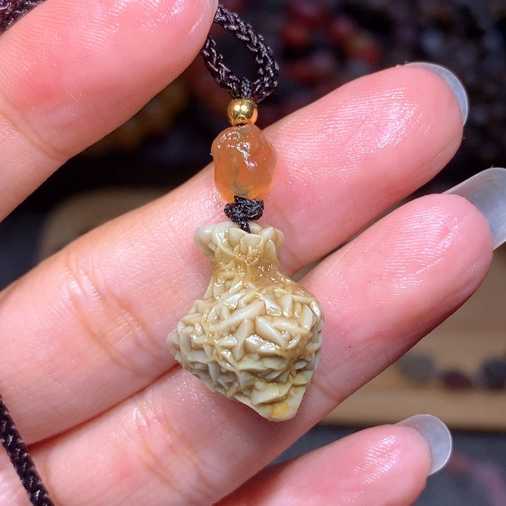 玛瑙/玉髓颈饰未镶嵌小*?